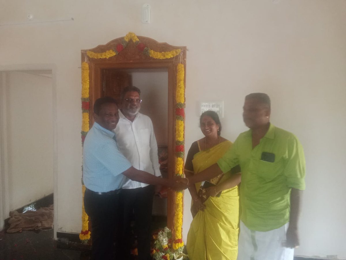 SDSSELVAM's tweet image. தஞ்சாவூர் மாவட்டம், ஒரத்தநாடு வட்டம், புலவன் காடு மேலத்தெரு, திரு. V.K செந்தில்குமார் செருமடார், திருமதி. தயா செந்தில்குமார் அவர்களின் இல்ல புதுமனை புகு விழாவில் கலந்து கொண்டபோது...

#thanjavur #orathanadu #function #housewarming #admk #mgr #amma #eps #chennai #sds #SDSSelvam…