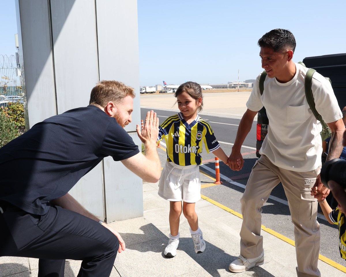 Edson Alvarez İstanbul’da. 💛💙