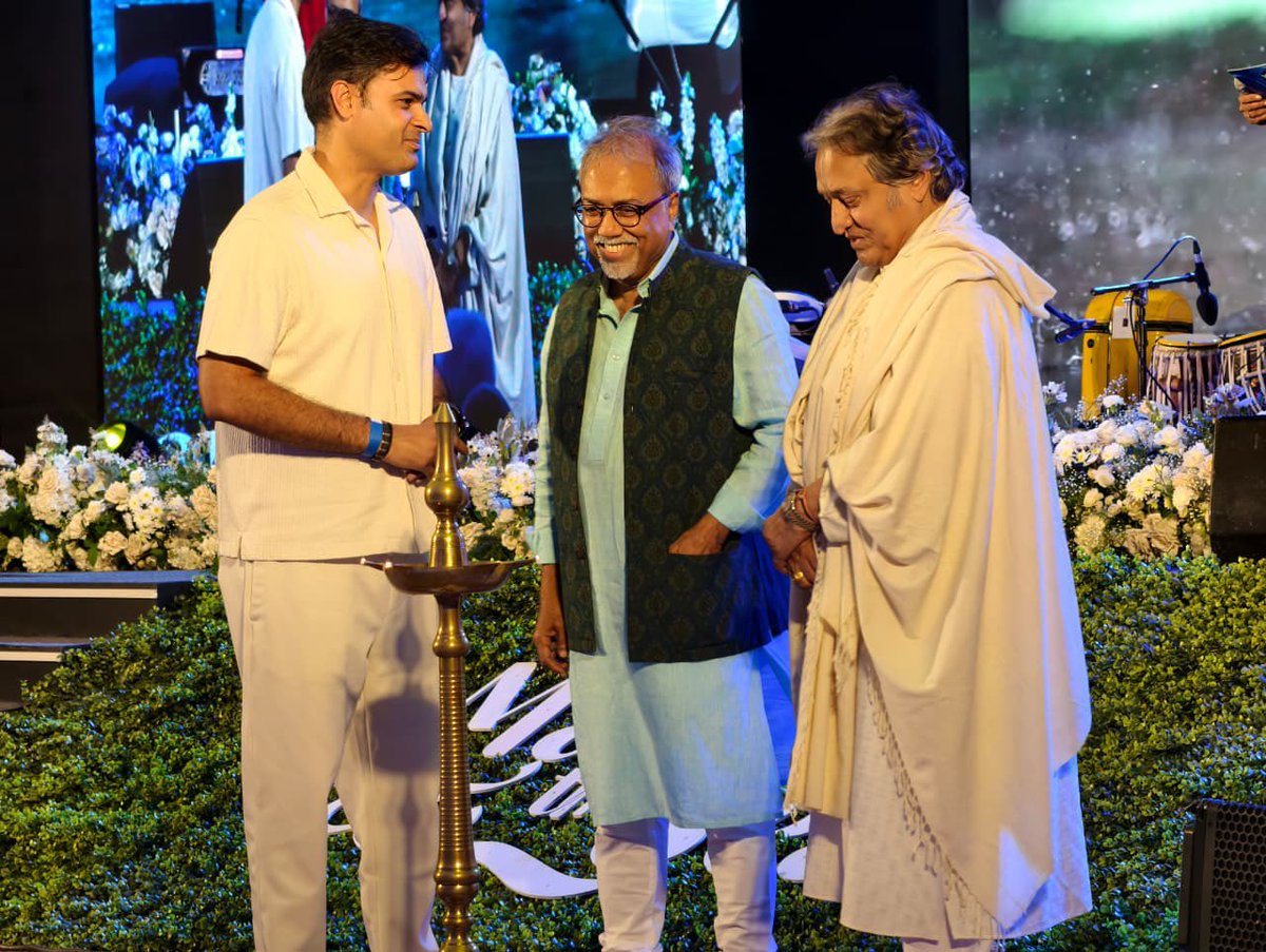 ShowhouseIndia's tweet photo. A glimpse from today’s magical evening at #MalharAndTheSea
Music, vibes, and memories in the making.
#ITCGoa #Goa2025 #Musication #ShowhouseOriginal #livemusic #entertainment #malharandthesea #goa https://t.co/Gw2SGKdqH0