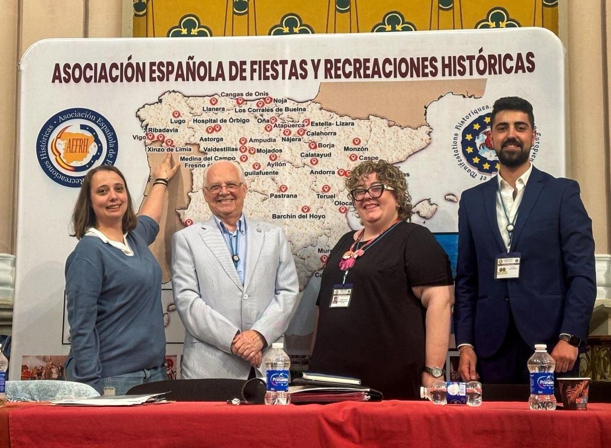 Fiestas Históricas (@aefrh_) on Twitter photo El presidente y la junta directiva de la <a href="/aefrh_/">Fiestas Históricas</a> se dirigen 🚐 a #XinzoDeLimia (#Orense), invitados por la #recreaciónhistórica romana 🔱 #FestaDoEsquecemento, para celebrar su #25aniversario. 🗓️
#AEFRH #HistoriaViva #Cultura #Patrimonio #Turismo #fiesta #Historia #Participación El presidente y la junta directiva de la <a href="/aefrh_/">Fiestas Históricas</a> se dirigen 🚐 a #XinzoDeLimia (#Orense), invitados por la #recreaciónhistórica romana 🔱 #FestaDoEsquecemento, para celebrar su #25aniversario. 🗓️
#AEFRH #HistoriaViva #Cultura #Patrimonio #Turismo #fiesta #Historia #Participación