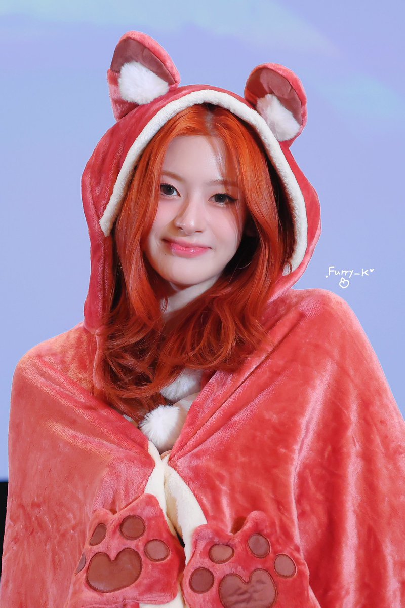 with this orange hair… do i look like a fox or a red panda? :3