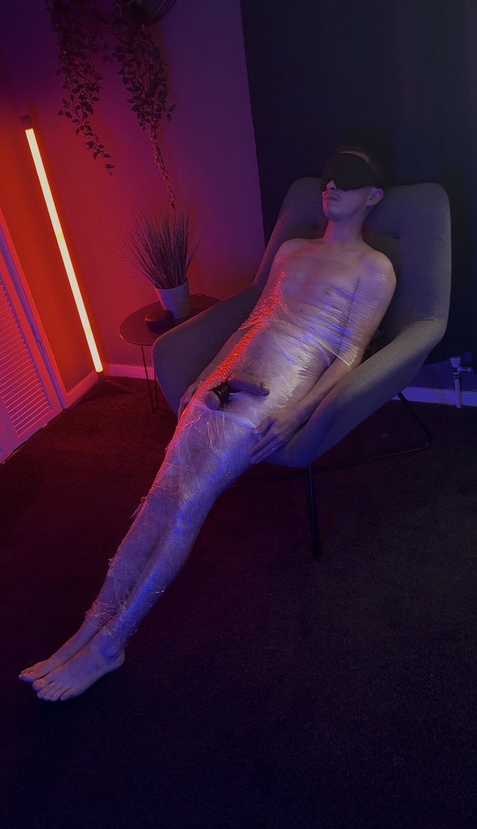 When <a href="/Edinboi1/">Edinboi</a> messages with an idea. You end up with a kinky meet 😈