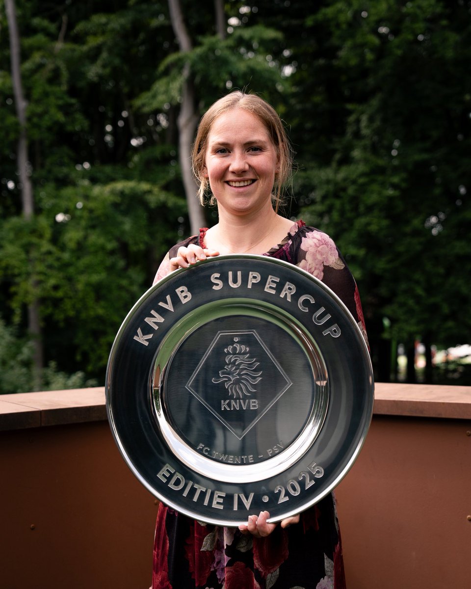 🗣️ "𝘋𝘦 𝘚𝘶𝘱𝘦𝘳𝘤𝘶𝘱 𝘮𝘢𝘳𝘬𝘦𝘦𝘳𝘵 𝘥𝘦 𝘴𝘵𝘢𝘳𝘵 𝘷𝘢𝘯 𝘩𝘦𝘵 𝘯𝘪𝘦𝘶𝘸𝘦 𝘴𝘦𝘪𝘻𝘰𝘦𝘯, 𝘮𝘦𝘵 𝘦𝘦𝘯 𝘸𝘦𝘥𝘴𝘵𝘳𝘪𝘫𝘥 𝘥𝘪𝘦 𝘴𝘱𝘦𝘬𝘵𝘢𝘬𝘦𝘭 𝘣𝘦𝘭𝘰𝘰𝘧𝘵 𝘵𝘶𝘴𝘴𝘦𝘯 𝘍𝘊 𝘛𝘸𝘦𝘯𝘵𝘦 𝘦𝘯 𝘗𝘚𝘝."

#Supercup #EurojackpotVrouwenEredivisie