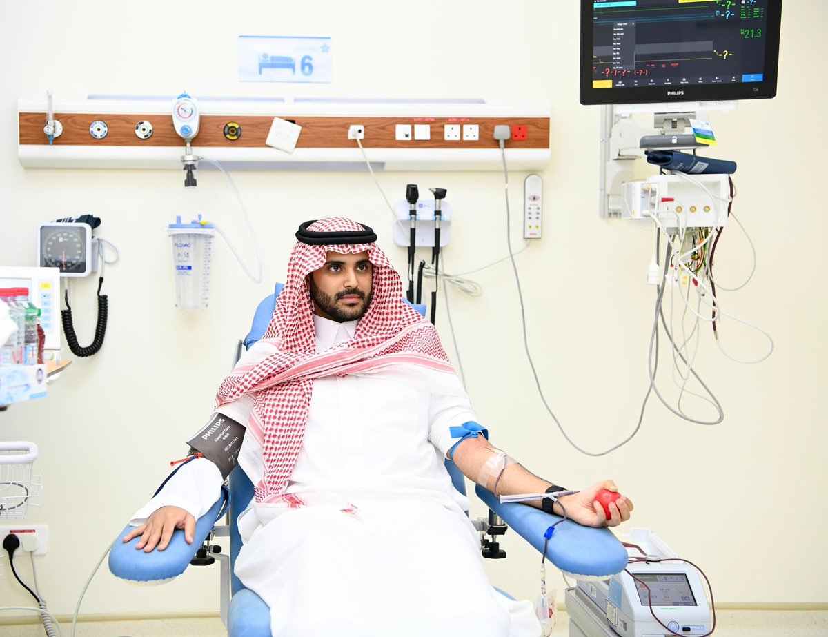 سمو نائب أمير منطقة جازان
#ناصر_بن_محمد 
يتبرع بالدم مشاركاً في #الحملة_الوطنية_السنوية_للتبرع_بالدم. 

أكد سموه على أهمية التبرع بالدم والمشاركة في الحملة التي أطلقها سمو #ولي_العهد لتعزيز ثقافة العطاء والتضامن في المجتمع.