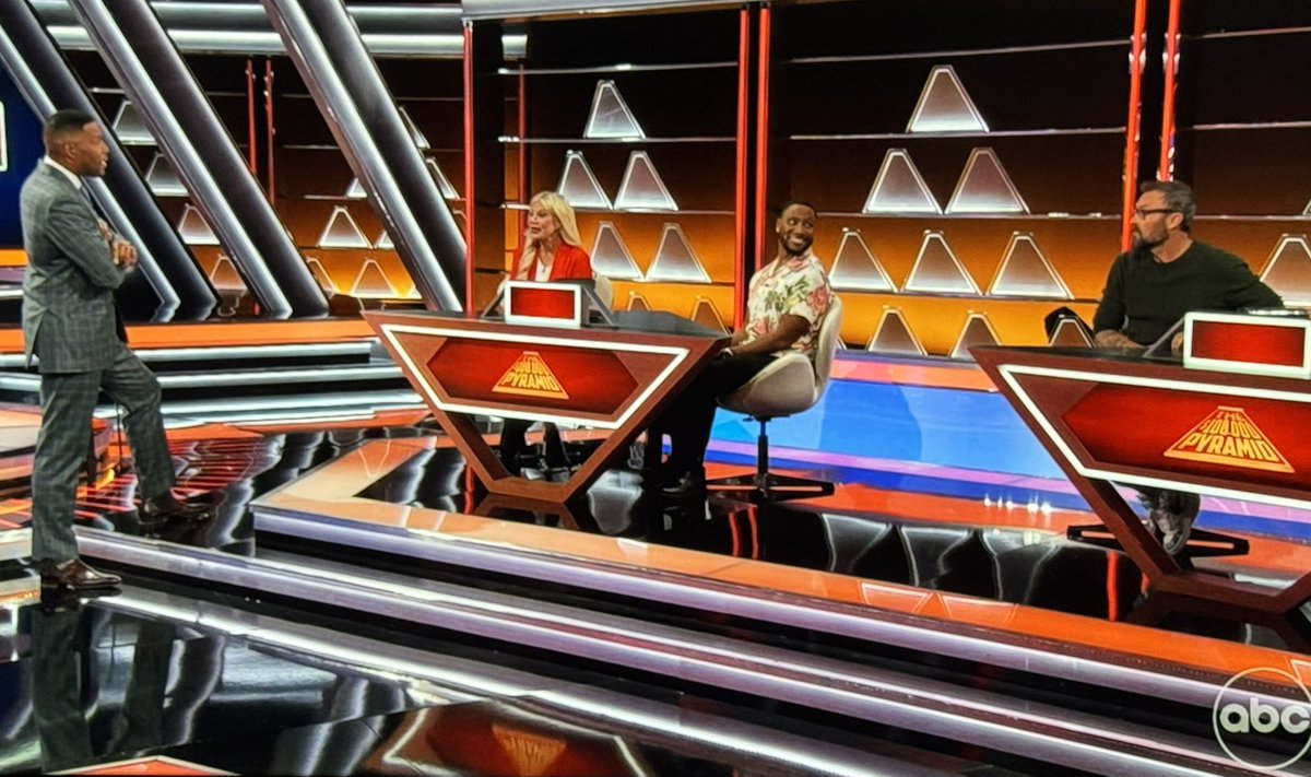 “Shows that feature Donna &amp; David.” Tori Spelling &amp; Brian Austin Green kept 90210
alive last night by appearing on The $100,000 Pyramid. Brian was a pretty decent player.