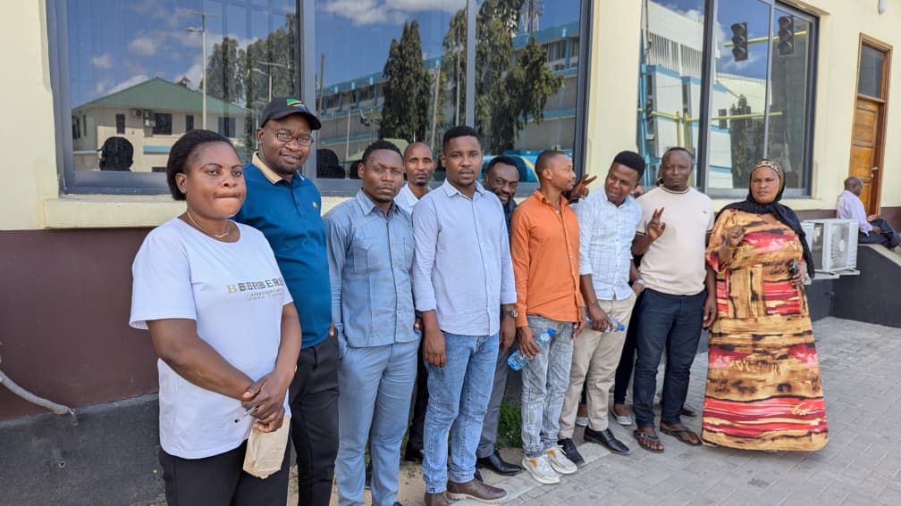 Wanachama 10 waliokua wanashikiliwa Central Police Dsm kwa siku 7 leo wameachiwa kwa dhamana. 

Tunashukuru wote kwa kupaza sauti, mawakili pamoja na kituo cha sheria na haki za binadamu <a href="/humanrightstz/">LHRC</a> kwa msaada wa kisheria kupitia Ad.Maduhu.