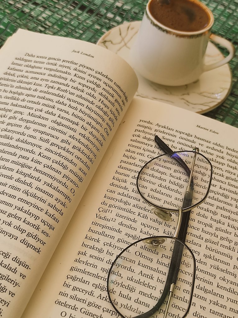 0yasea's tweet photo. Her başladığım an huzur sokağı gibi✨☕ https://t.co/L05a7xT9IN