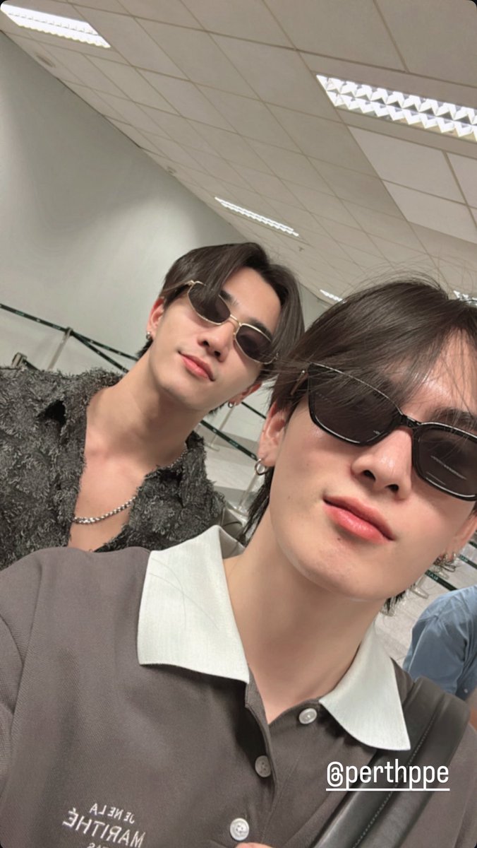 prat_candy10's tweet photo. เห้ย มีเด็กมาอวดแฟนละ แถมแท็กชื่อแฟนที่หัวใจตัวเองอีก ขี้หวงอ่ะต้า
#PerthSanta #เพิร์ธแซนต้า
#PerthTanapn #Santapp https://t.co/fS0KIn9jny