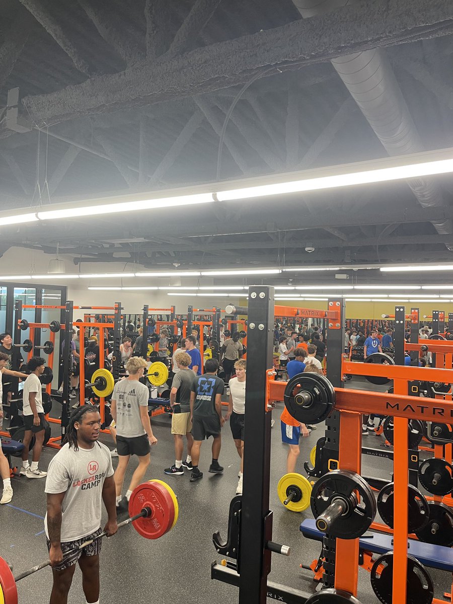 frankaphillips's tweet image. 70+ locked in for the early morning grind 💪☀️. Coach Hoden’s got these boys in shape and ready to roll. Time to let it loose under the lights tonight — Let’s go @OPS_WestviewFB! 💪💯📈 @CoachRyanHoden #WolverinePride #BuiltNotGiven