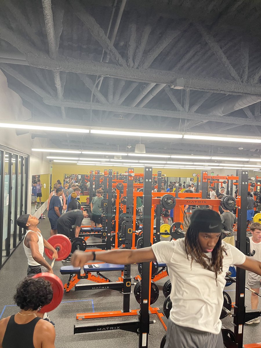 frankaphillips's tweet image. 70+ locked in for the early morning grind 💪☀️. Coach Hoden’s got these boys in shape and ready to roll. Time to let it loose under the lights tonight — Let’s go @OPS_WestviewFB! 💪💯📈 @CoachRyanHoden #WolverinePride #BuiltNotGiven