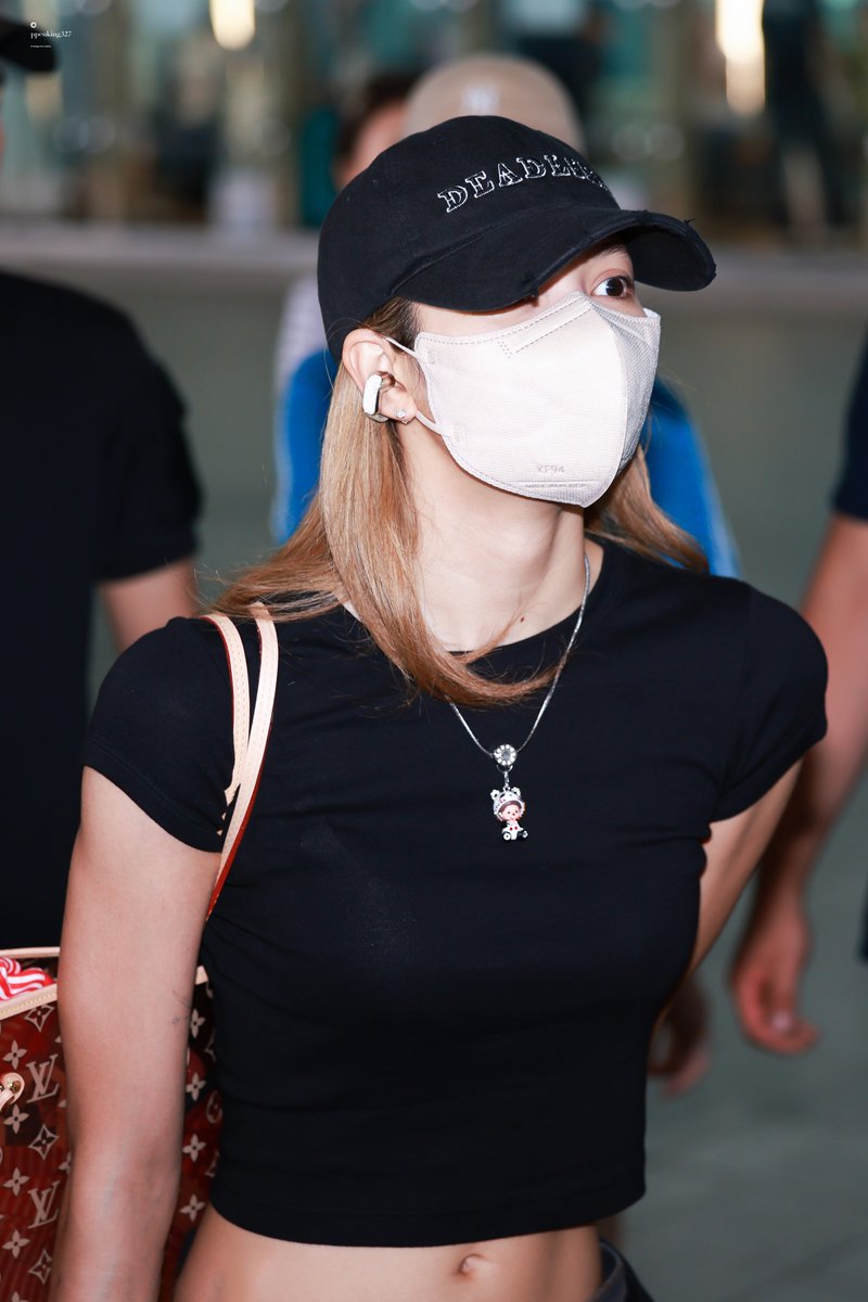 250818 ICN 입국
오랜만이야 쁘쁘 언니~

#LISA #리사 
#BLACKPINK #블랙핑크