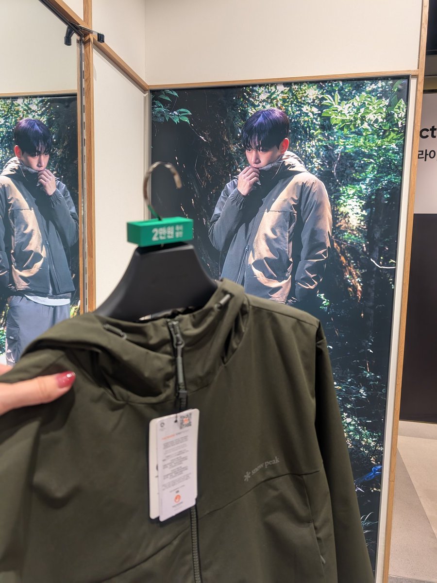 Snow Peakにテヒョンさんがいた🥹
テヒョンさんのマウンテンパーカーの
着用カラーはメンズのみみたい
試着したら可愛かったから即購入

涼しくなるのが今から楽しみ✨

#TaehyungxSnowPeak
#VxSnowPeakApparel