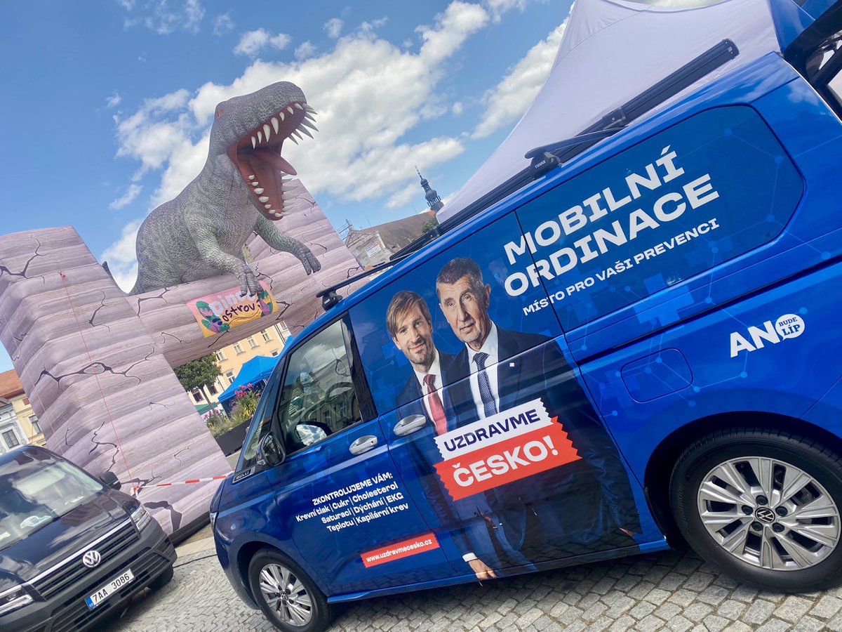 České Budějovice dnes žijí nejen traktory a kombajny na Zemi živitelce, také na náměstí Přemysla Otakara II. je rušno…