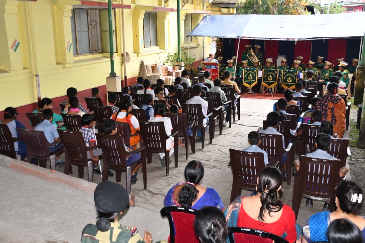 stcbsfnb's tweet image. In a heartwarming initiative, BSF Mahila Band performed for Divyang students of Prerna Educational Centre, spreading joy &amp;amp; inspiration. Led by Sh. Karni Singh Shekhawat, IG STC, BSF also gifted chairs &amp;amp; fans to the school, reaffirming its commitment to differently-abled children.