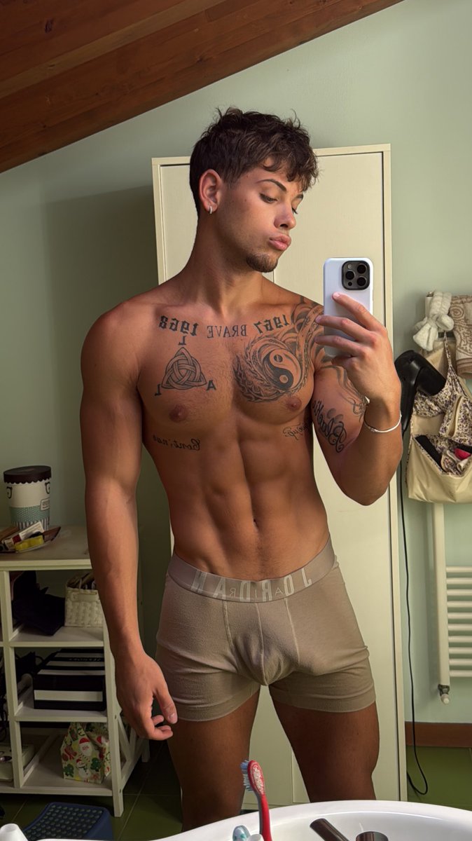 Good morning shows from the start 🍆
lucarighini.com 💙🤍🥵