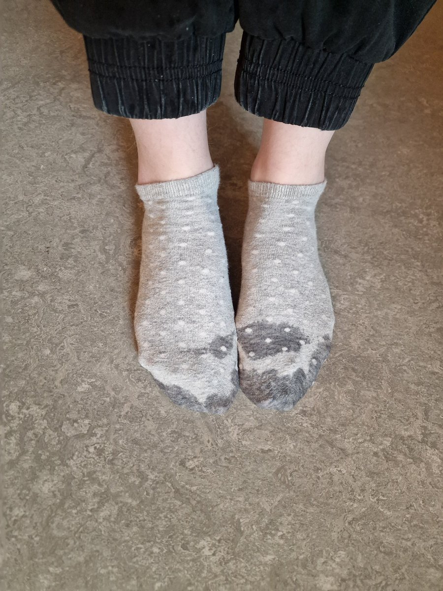it's raining so much that my feet got soaked :(