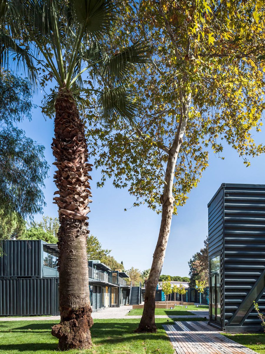 bluetainer66's tweet image. Bluetainer – Container Park by ATÖLYE, Turkey, creative reuse of containers for public living space
bluetainer.com

#Bluetainer #BlueFriday #PublicSpaceDesign #ModularLiving