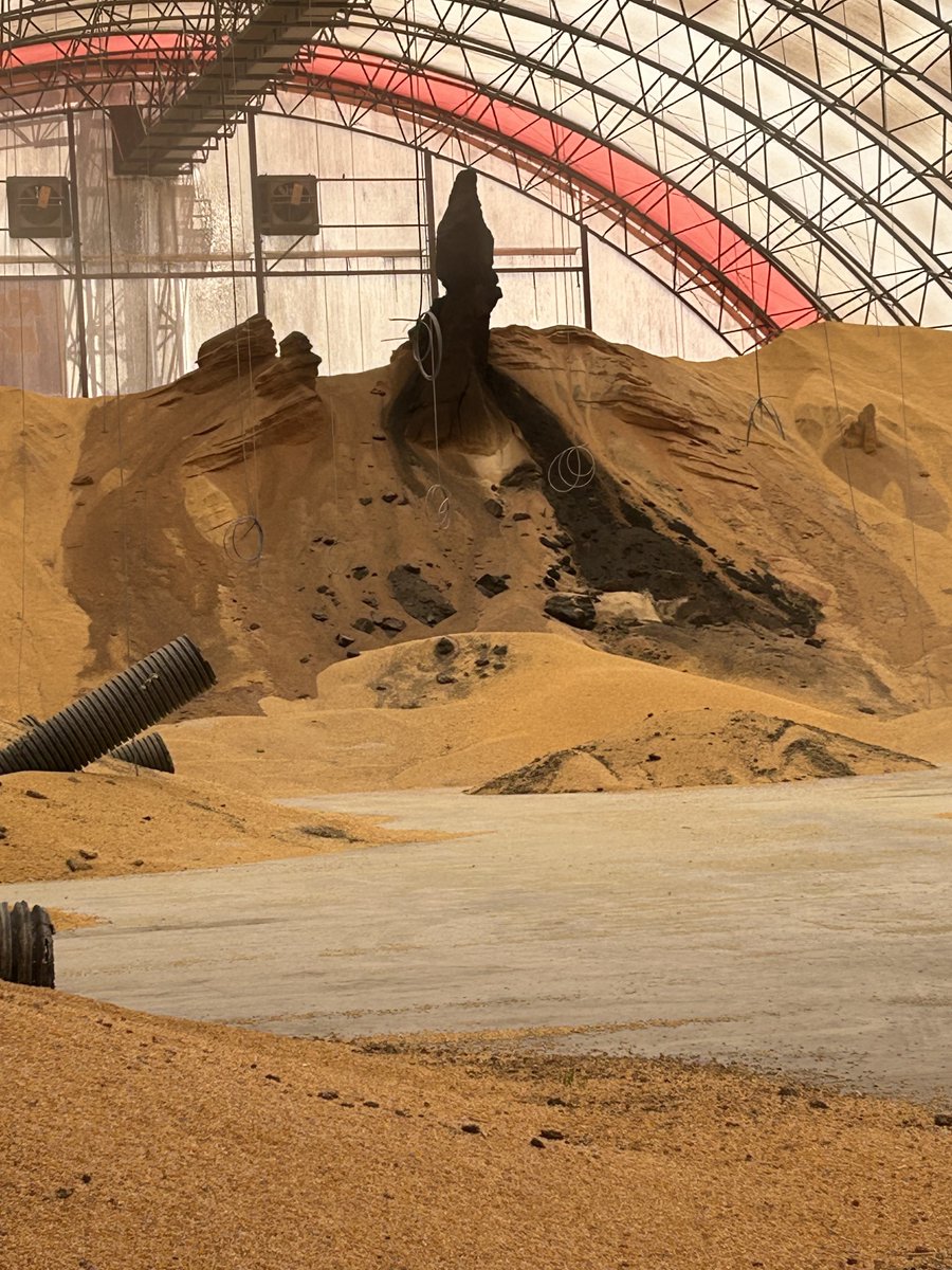 This operation didn’t use their cables &amp; found out that temperature and moisture data matter. Be sure to do a seasonal assessment for replacements or upgrades. Get started at your local dealer or hubs.ly/Q03C-mvM0 #grainmonitoring #grainbin #grainconditioning #grainstorage