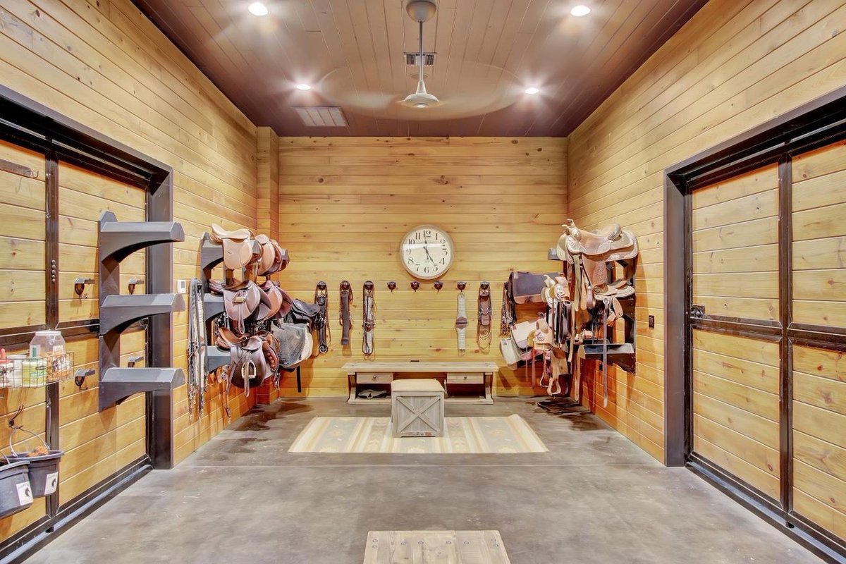 🌲 Boarding at The Pine Hill Ranch 🌲
🍂 Looking for a fall/winter or even a long-term retreat for you and your equine partner?
We’re now offering exclusive full-care boarding at The Pine Hill Ranch!
📞 Call us today at (501) 366-8436