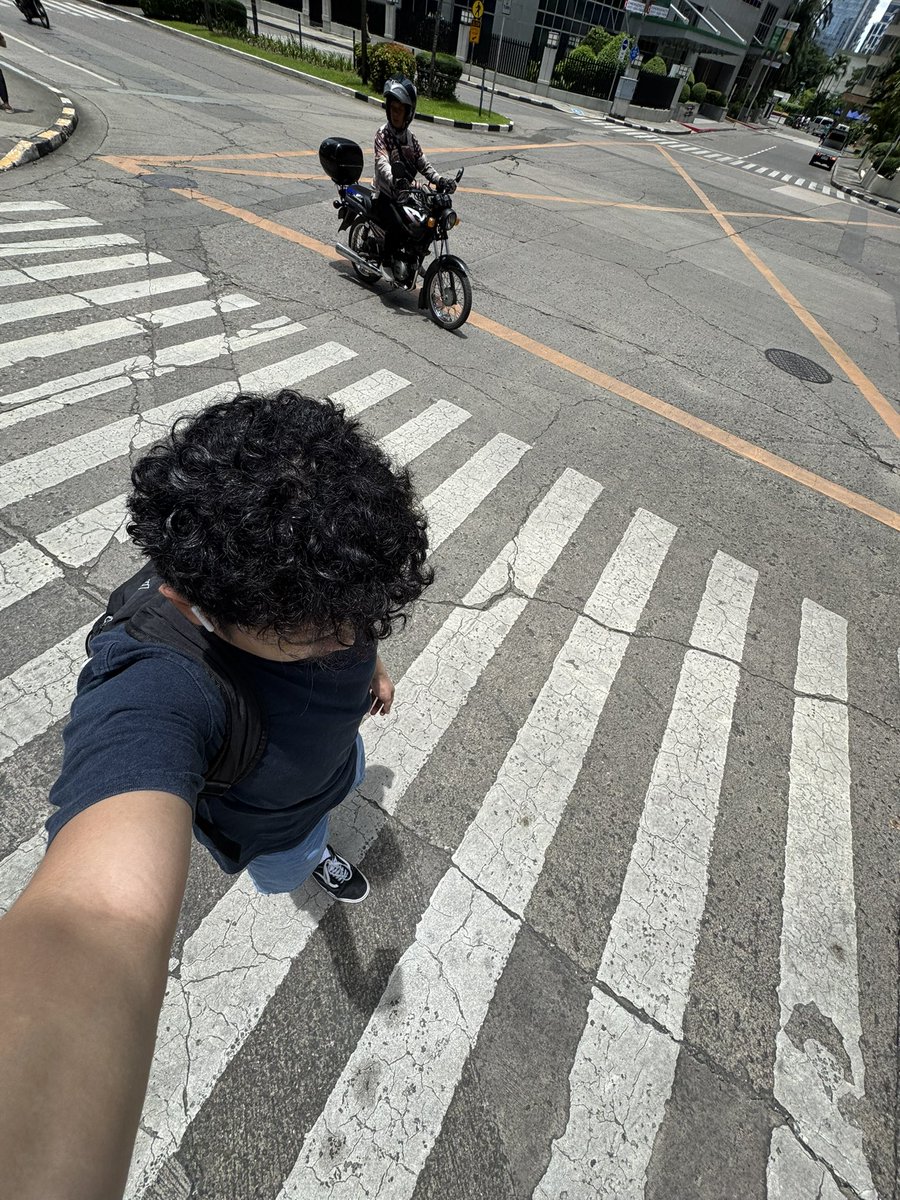 keenkoong_'s tweet photo. Strolling around the city. https://t.co/u42L4zzX4W