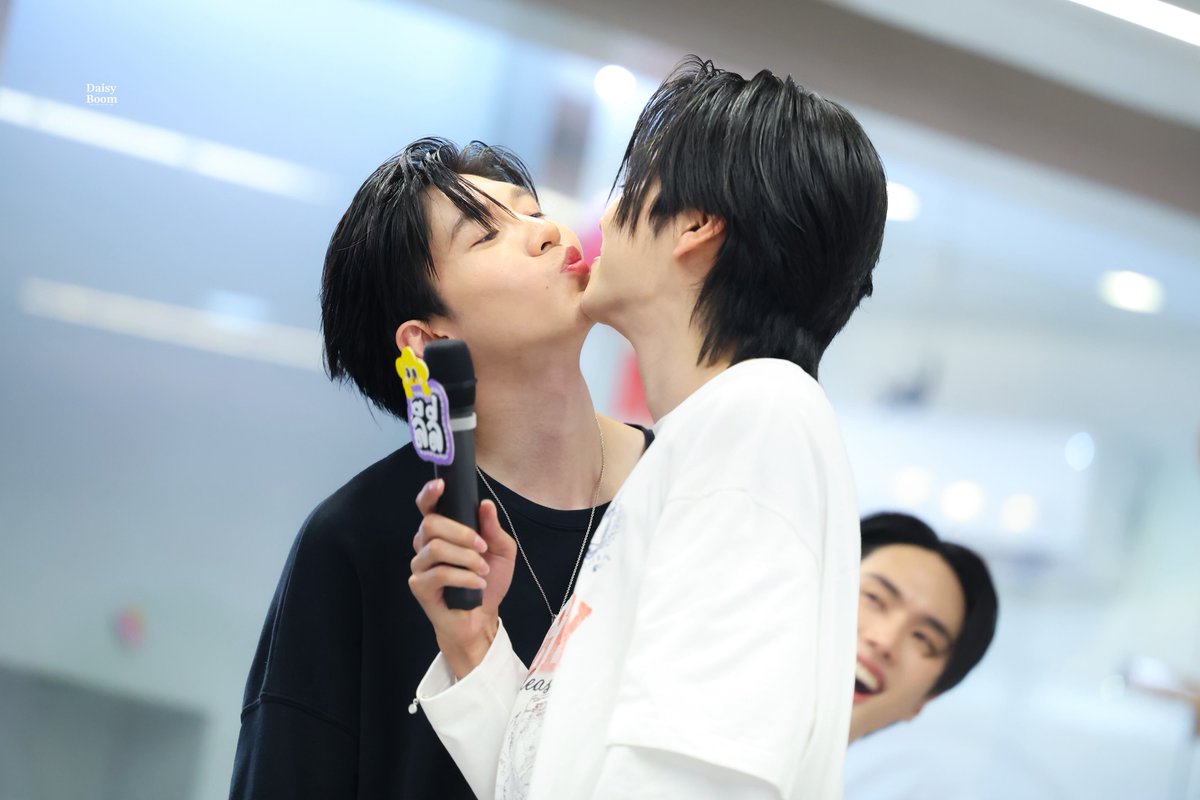 • ♡
250822 

สาววายช็อคละ คนอื่นแนบแก้ม อู๋บูมแนบค้าง 🫣🥰

MEMOIR CHAPTER 10
#MemoirOfRatiEP10
#aou_tnbknr #besevboom 
#AouBoom