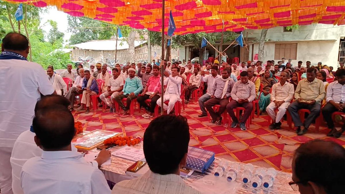 #बसपा_का_बढ़ता_जनाधार
आज दिनांक 22-08-2025 को जनपद गोंडा के विधानसभा  कर्नलगंज में पार्टी के जिम्मेदार पदाधिकारियों के साथ महत्वपूर्ण बैठक कर बूथ सेक्टर कमेटी की समीक्षा की गई साथ ही सपा,भाजपा व बी.के. एस. को छोड़कर दर्जनों साथियों ने थामा बसपा का दामन जिसमें प्रमुख नाम निम्न है—