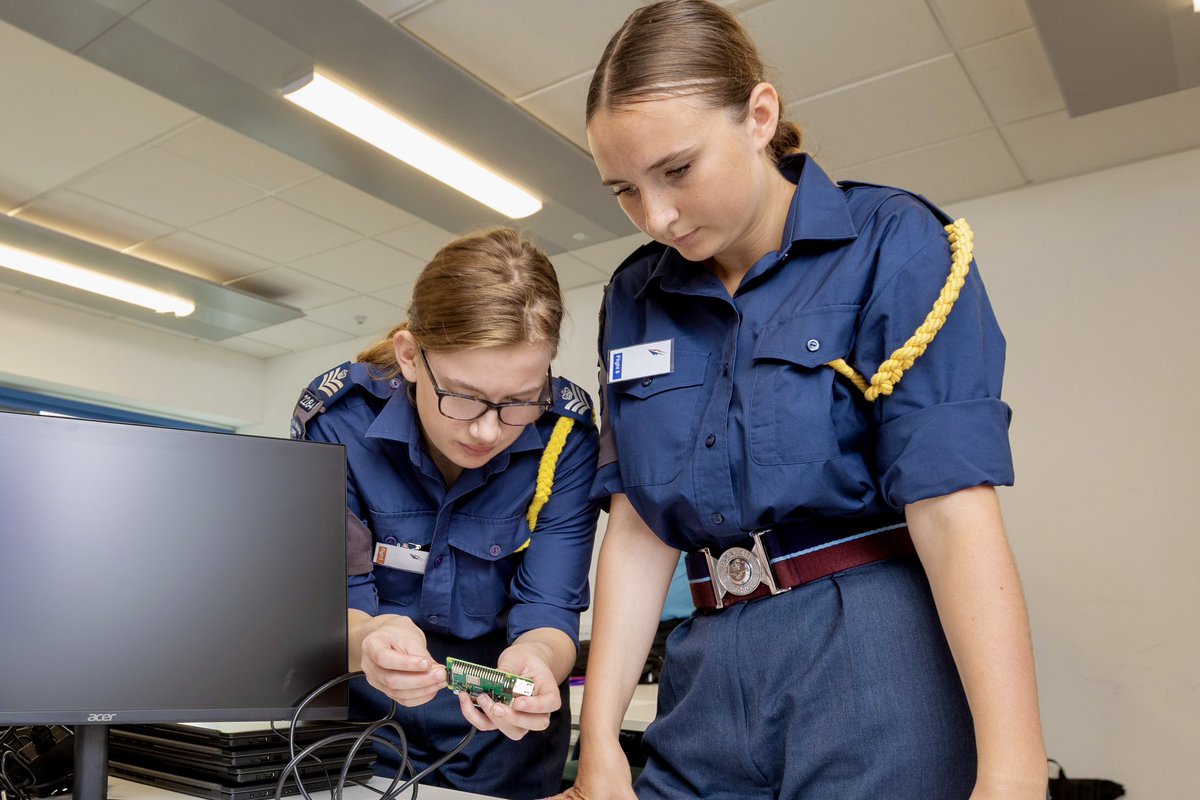 2ftsCamp's tweet photo. 1/ All this week #AirAndSpaceCamp have been fortunate enough to provide a variety of activities, including engineering, coding and robotics, at the Air &amp; Space Institute Newark. 

The sky is no longer the limit…

@aircadets 
@asiNewark 

#aircadets #whatwedo #noordinaryhobby https://t.co/DGl1X1VJ6Q