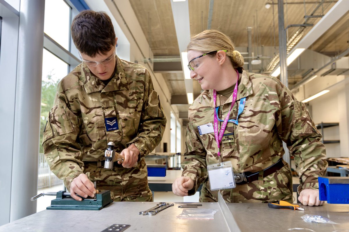 2ftsCamp's tweet photo. 1/ All this week #AirAndSpaceCamp have been fortunate enough to provide a variety of activities, including engineering, coding and robotics, at the Air &amp; Space Institute Newark. 

The sky is no longer the limit…

@aircadets 
@asiNewark 

#aircadets #whatwedo #noordinaryhobby https://t.co/DGl1X1VJ6Q