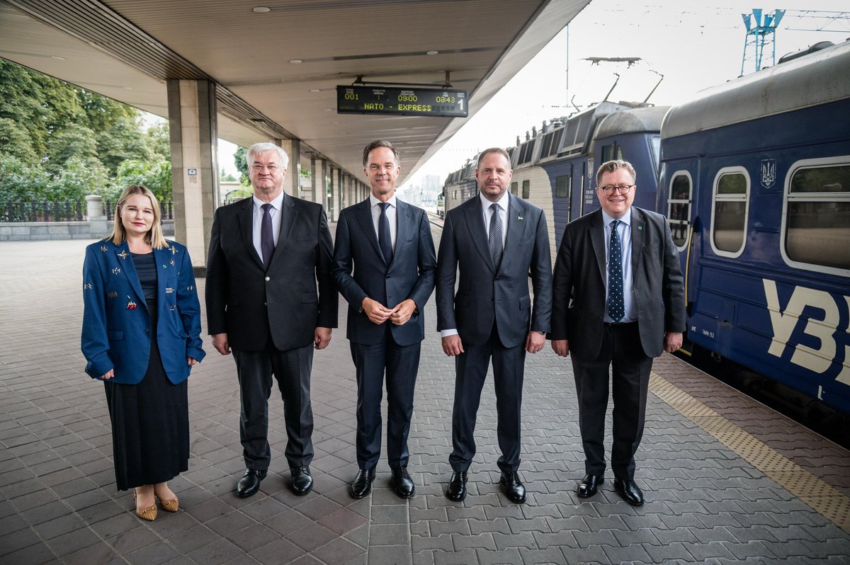 Andrii Sybiha πΊπ¦ (@andrii_sybiha) on Twitter photo Today in the morning, together with <a href="/AndriyYermak/">Andriy Yermak</a>, we were pleased to greet <a href="/SecGenNATO/">Mark Rutte</a> Mark Rutte at the Kyiv central train station. This is a timely and important visit of Ukraineβs true friend to hold talks with President <a href="/ZelenskyyUa/">Volodymyr Zelenskyy / ΠΠΎΠ»ΠΎΠ΄ΠΈΠΌΠΈΡ ΠΠ΅Π»Π΅Π½ΡΡΠΊΠΈΠΉ</a> and reaffirm strong support for Ukraine. Today in the morning, together with <a href="/AndriyYermak/">Andriy Yermak</a>, we were pleased to greet <a href="/SecGenNATO/">Mark Rutte</a> Mark Rutte at the Kyiv central train station. This is a timely and important visit of Ukraineβs true friend to hold talks with President <a href="/ZelenskyyUa/">Volodymyr Zelenskyy / ΠΠΎΠ»ΠΎΠ΄ΠΈΠΌΠΈΡ ΠΠ΅Π»Π΅Π½ΡΡΠΊΠΈΠΉ</a> and reaffirm strong support for Ukraine.