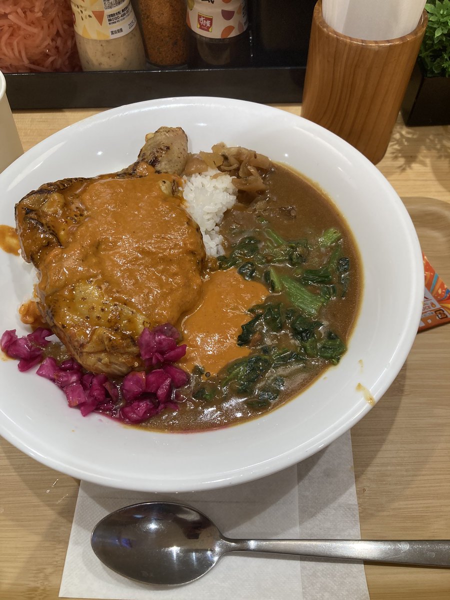 TMPO22's tweet photo. すき家でチキンカレーが食べたい夜やった。 https://t.co/3IZzFHEy9Y