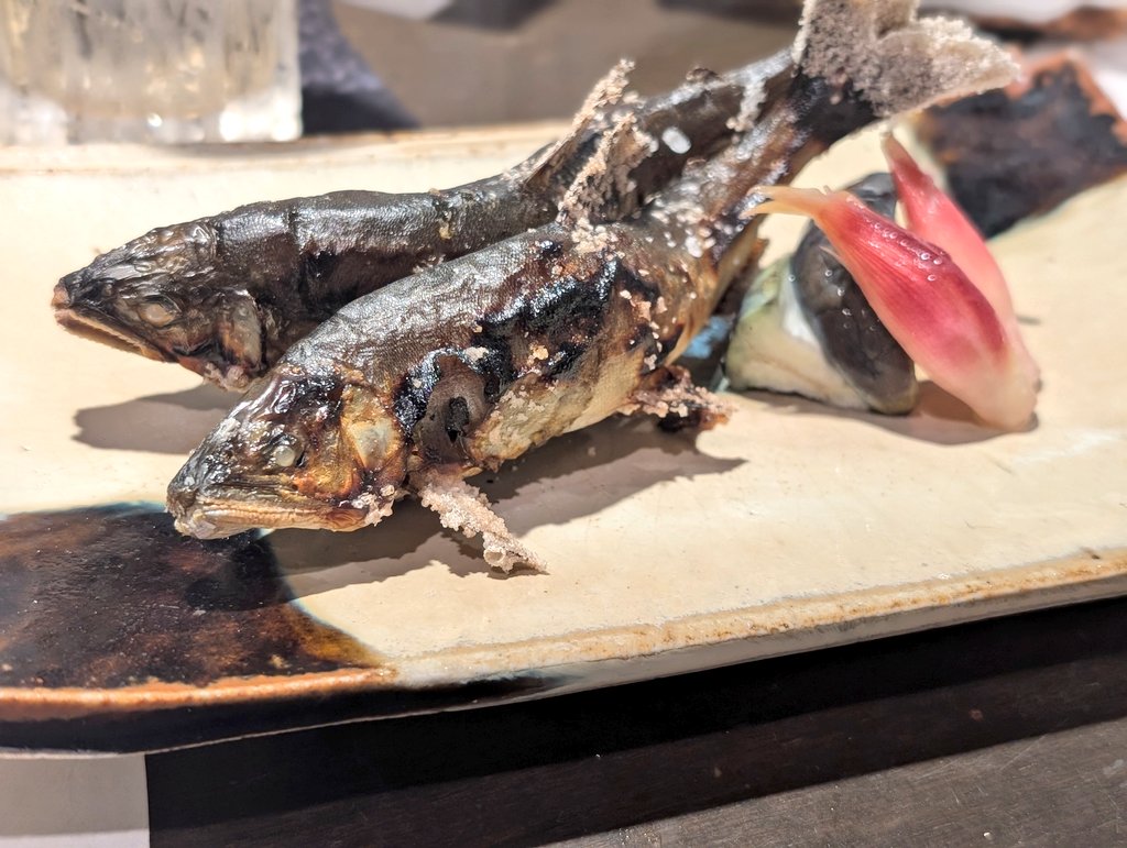 96nk22's tweet photo. ずーっと眠くてゴロゴロ寝て1日を無駄に過ごしてたから夜なって外食べ行こーってなって良かった🐟️ https://t.co/GfI1Yy7YSq