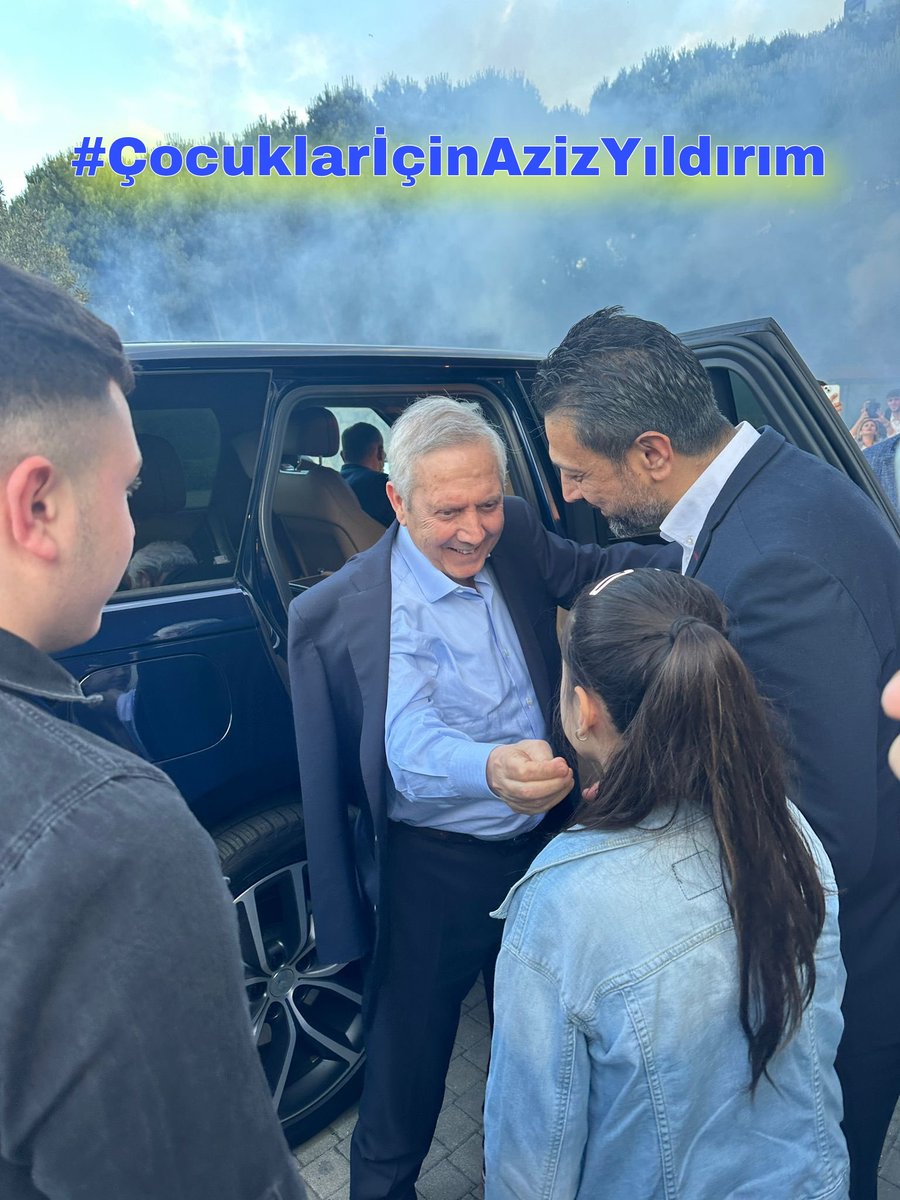 Fenerbahçe’nin yarınları için, çocuklar için, geleceğimiz için… Saat 20:45’te #ÇocuklarİçinAzizYıldırım tagı altında tek yürek oluyoruz. Hepimiz katılalım, sesimiz çocuklar için birleşsin! 💛💙