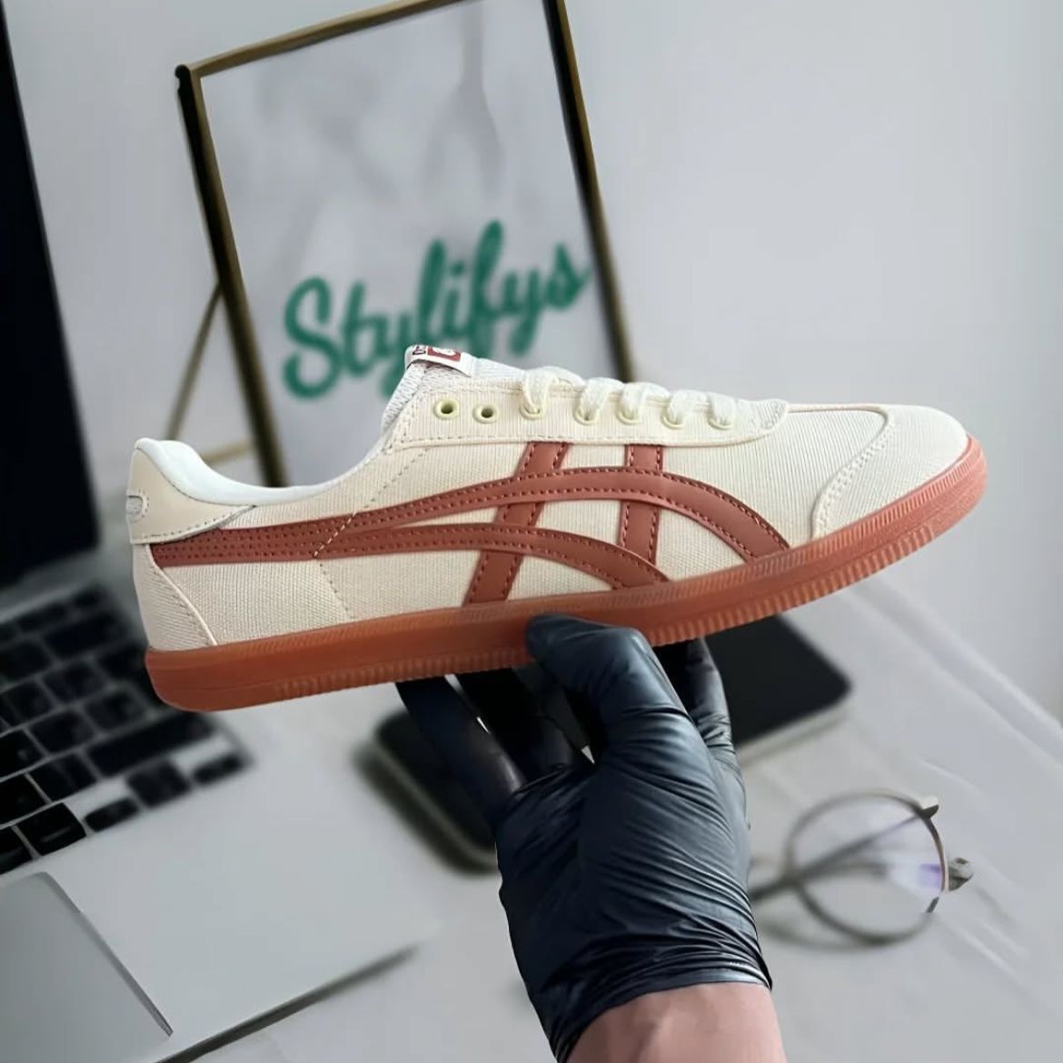 Sneakers 
Sizes : 39 to 45 
Price: 155k 
0702578351