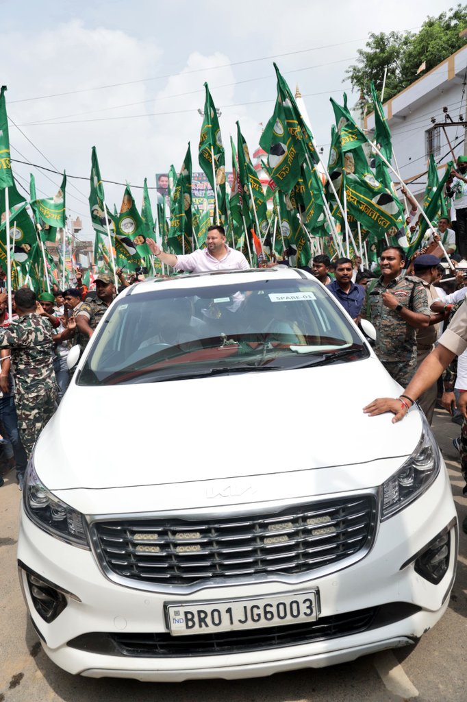 Yadavmisha میشا بھارتی (@yadavmisha1) on Twitter photo माननीय नेता श्री <a href="/yadavtejashwi/">Tejashwi Yadav</a> जी का बरारी विधानसभा क्षेत्र की ऐतिहासिक धरती पर हार्दिक अभिनंदन एवं स्वागत।
#TejashwiYadav #babyneerajkumar #Bihar #RJD माननीय नेता श्री <a href="/yadavtejashwi/">Tejashwi Yadav</a> जी का बरारी विधानसभा क्षेत्र की ऐतिहासिक धरती पर हार्दिक अभिनंदन एवं स्वागत।
#TejashwiYadav #babyneerajkumar #Bihar #RJD