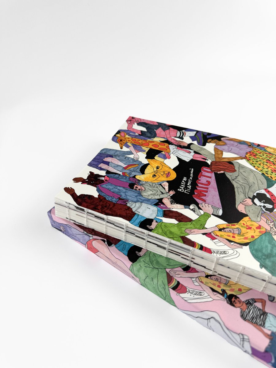 Наклад майже розпродано! Ми маємо обмежену кількість останніх примірників «Міста» в особливому пакуванні! 

Придбати можна до кінця тижня: osnovypublishing.com/product-page/m…