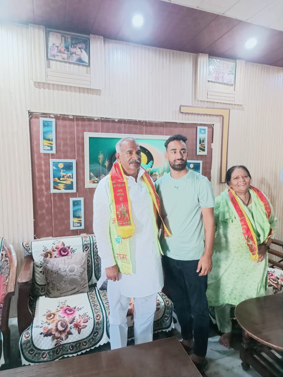 TheArvindPandey's tweet photo. स्नेह, स्वादिष्ट भोजन और आदर-सत्कार के लिए आपका सह्रदय धन्यवाद !
#HemaJoshi | #Banbasa | #Champawat | #Uttarakhand | @NarendraModi | @PMOIndia | @AmitShah | @JPNadda | @BLSanthosh | @ShivPrakashBJP | @DushyanttGautam | @RekhaVermaBJP | @AjaeyBJP | @MahendraBhatBJP https://t.co/YdrVvEY5Z9