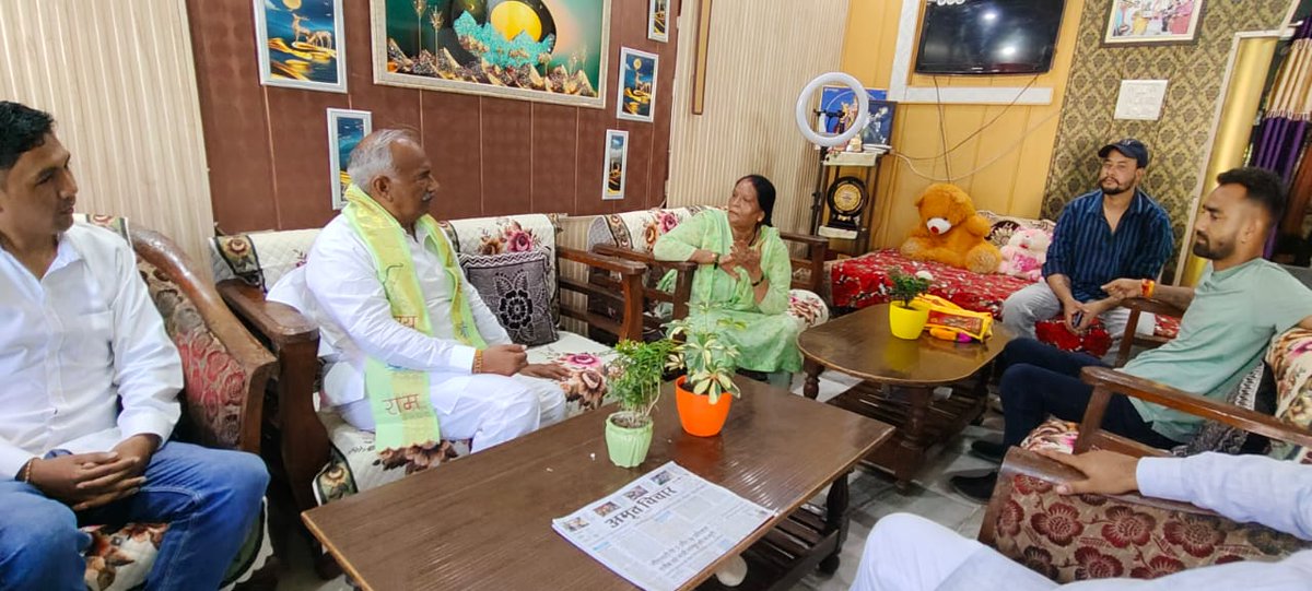 TheArvindPandey's tweet photo. स्नेह, स्वादिष्ट भोजन और आदर-सत्कार के लिए आपका सह्रदय धन्यवाद !
#HemaJoshi | #Banbasa | #Champawat | #Uttarakhand | @NarendraModi | @PMOIndia | @AmitShah | @JPNadda | @BLSanthosh | @ShivPrakashBJP | @DushyanttGautam | @RekhaVermaBJP | @AjaeyBJP | @MahendraBhatBJP https://t.co/YdrVvEY5Z9