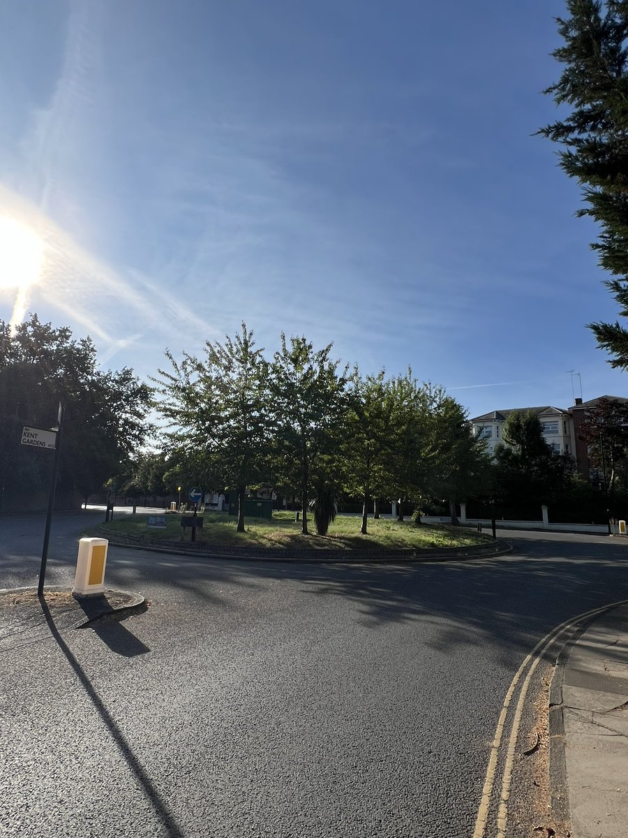 Yo 🤘🏻
Morning slow jogging 🏃🏻‍♂️🐌✅
F.cking autumn 🍂 is just around the corner 😕 
#ruszdupe
#moveyourass
#sloworfastmoveyourass
#róbswoje
#slowjogging
#slowjog
#slowrun
#slowrunforhealthandfun 
#london
#ealing
#hanwell
#bieganie
#jogging
#run