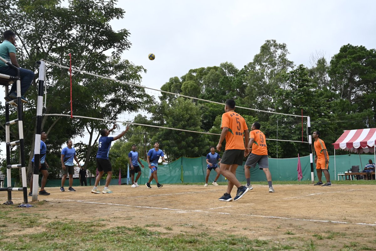 8Bncrpf's tweet photo. An outstanding display of teamwork and sportsmanship at today's inter-coy volleyball tournament. Congratulations to G/08 on a hard-fought win and thank you to C/08 for an exceptional competition. #InterCoyMatch #Volleyball #Teamwork https://t.co/YCV4OyUxxd