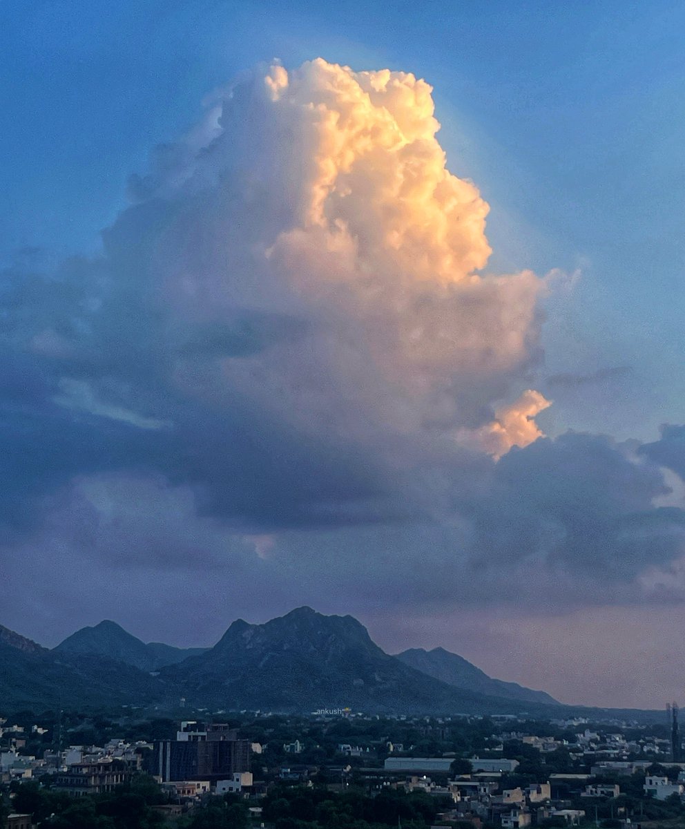 ankushtweets's tweet image. “Clouds are the Sky&apos;s imagination.”
-Terri Guillemets

#ankush_clicks 
#ThePhotoHour 
#StormHour