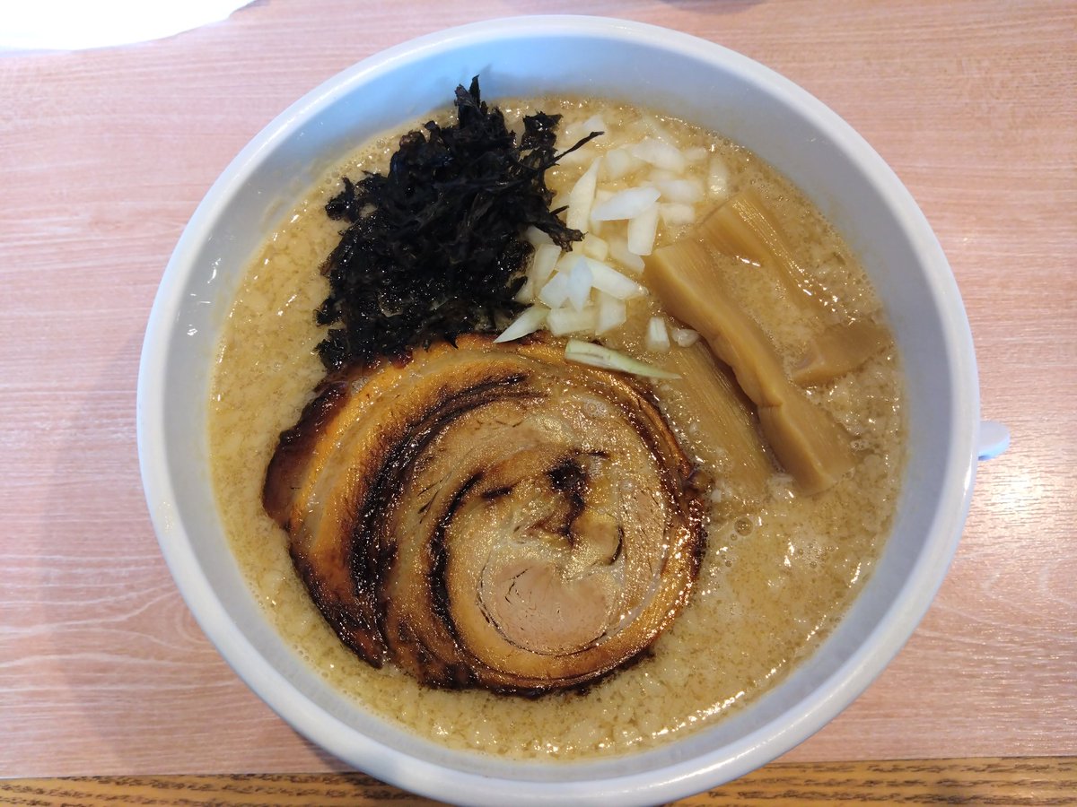 ８月の🍜
柏崎盛来軒の岩海苔🍜
赤シャモジ背脂野菜味噌
ふくろう辛味噌🍜全部のせ
真玄背脂味噌