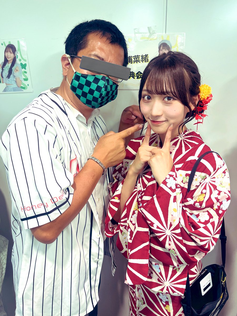 Senatanjiro222's tweet image. @hd_nao_
#ノーモア参勤交代
#日浦菜緒
#ハニデビ
#なおしか
本日は、似顔絵書いてもらいまして、安定のクオリティで、みんな並んでましたね(〃艸〃)( *´艸`)赤の浴衣でも、帯はメンカラというちょっとしたコーディネートも入っております。