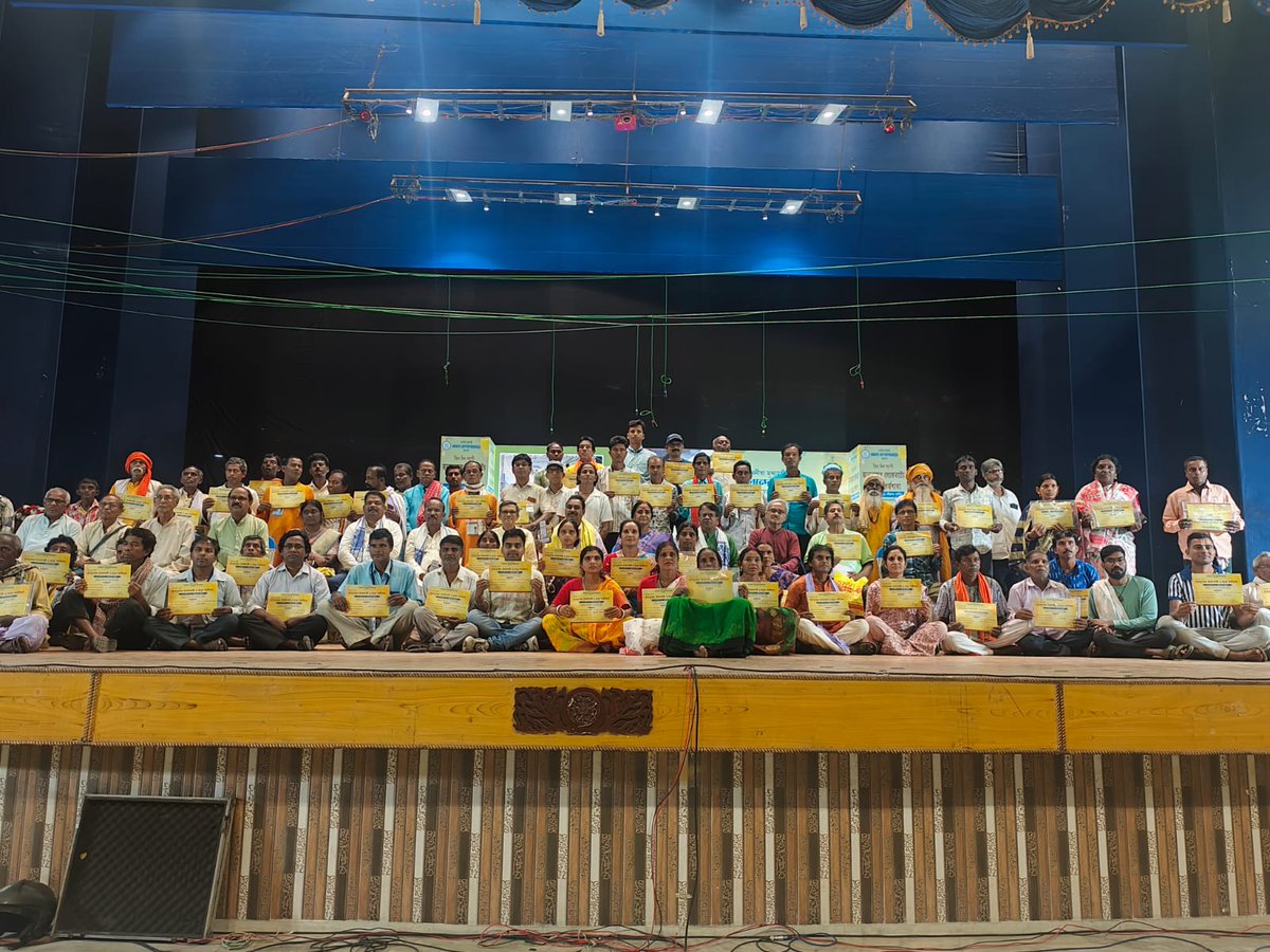 আজ শেষ হল মানভূম কালচারাল আকাদেমি, পুরুলিয়া আয়োজিত তিন দিন ব্যাপী মানভূমের লোকনাট্য ও যাত্রা কর্মশালা। অংশগ্ৰহণ কারী কুশীলব দের প্রদান করা হল শংসাপত্র।
<a href="/DM_Purulia/">District Magistrate Purulia</a> 
<a href="/egiye_bangla/">Egiye Bangla</a>