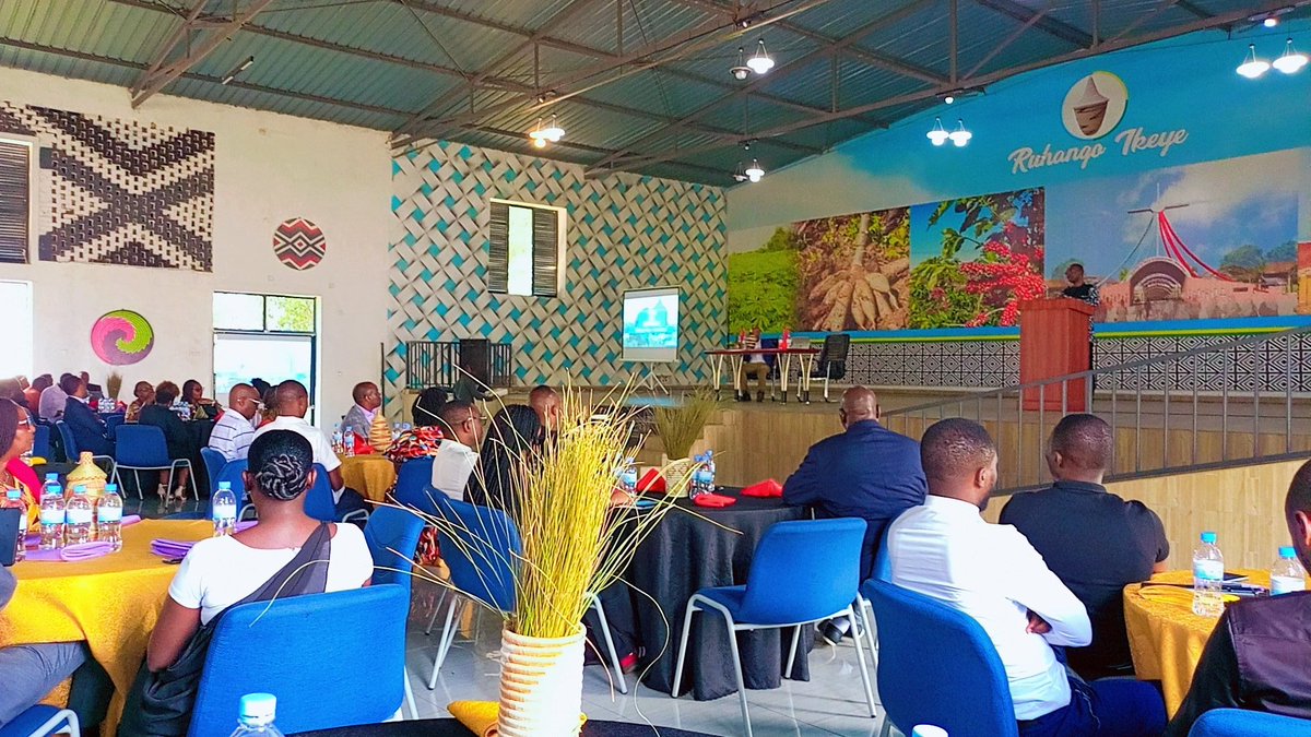 MUTWARE Indamutsa Antoine (@antoinemutware) on Twitter photo Mu nama nyunguranabitekerezo Mayor <a href="/RuhangoDistrict/">Ruhango District</a>, Bwana <a href="/valencesh/">Valens Habarurema</a> ati: iki ni igitekerezo cy'Abanya Ruhango, ati ariko by'umwihariko turashimira Nyakubahwa H.E #PK watanze urubuga rwo kwidagadura, buri wese akishyira akizana mu gihugu cye! #TuriMuRuhango
#RuhangoIkeye Mu nama nyunguranabitekerezo Mayor <a href="/RuhangoDistrict/">Ruhango District</a>, Bwana <a href="/valencesh/">Valens Habarurema</a> ati: iki ni igitekerezo cy'Abanya Ruhango, ati ariko by'umwihariko turashimira Nyakubahwa H.E #PK watanze urubuga rwo kwidagadura, buri wese akishyira akizana mu gihugu cye! #TuriMuRuhango
#RuhangoIkeye