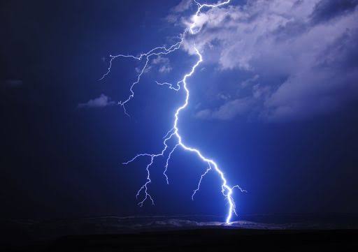 ATENÇÃO: os navios de guerra, que o Donald Trump estava enviando pra Venezuela, TIVERAM QUE FUGIR DE LÁ pq apareceu um furacão. A valentia do Trump acabou diante da Alcione e do Cacique Cobra Coral!