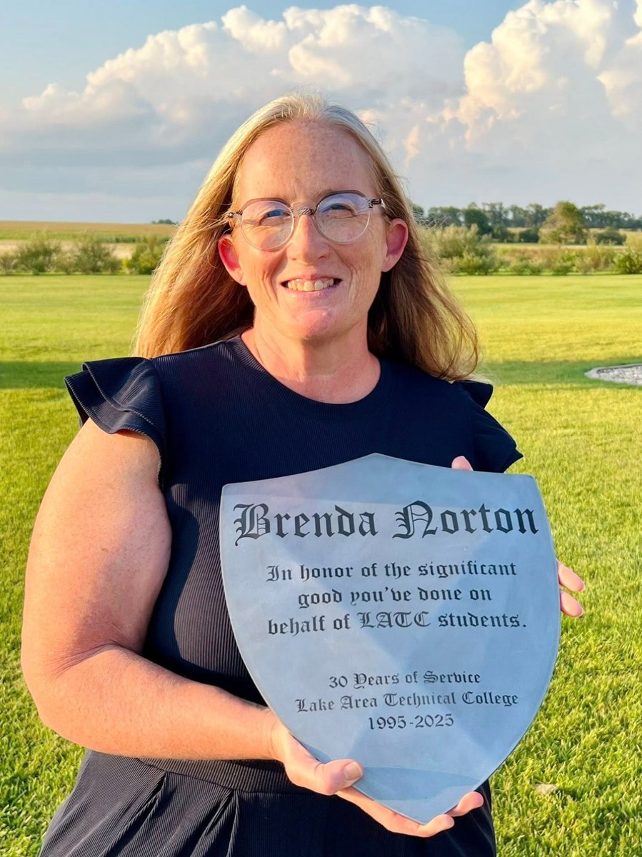 LATC Celebrates Brenda Norton and Julie Forman for 55 Years of Combined Service 

zurl.co/QEgvJ

#KXLGNews #KXLGRadio991 #LiveandLocal #LocalNews #WatertownSD 
#SouthDakota #LATC #LakeAreaTech #college