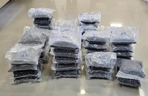 airnews_mumbai's tweet image. महसूल गुप्तचर संचलनालयानं ७२ कोटी रुपये किंमतीचा गांजा जप्त केला आहे. 

बेंगळुरू आणि भोपाळमध्ये ही कारवाई केली. 

याप्रकरणी एकूण ६ जणांना अटक झाली आहे.

#DRI #WeedOut #Bengaluru #Bhopal