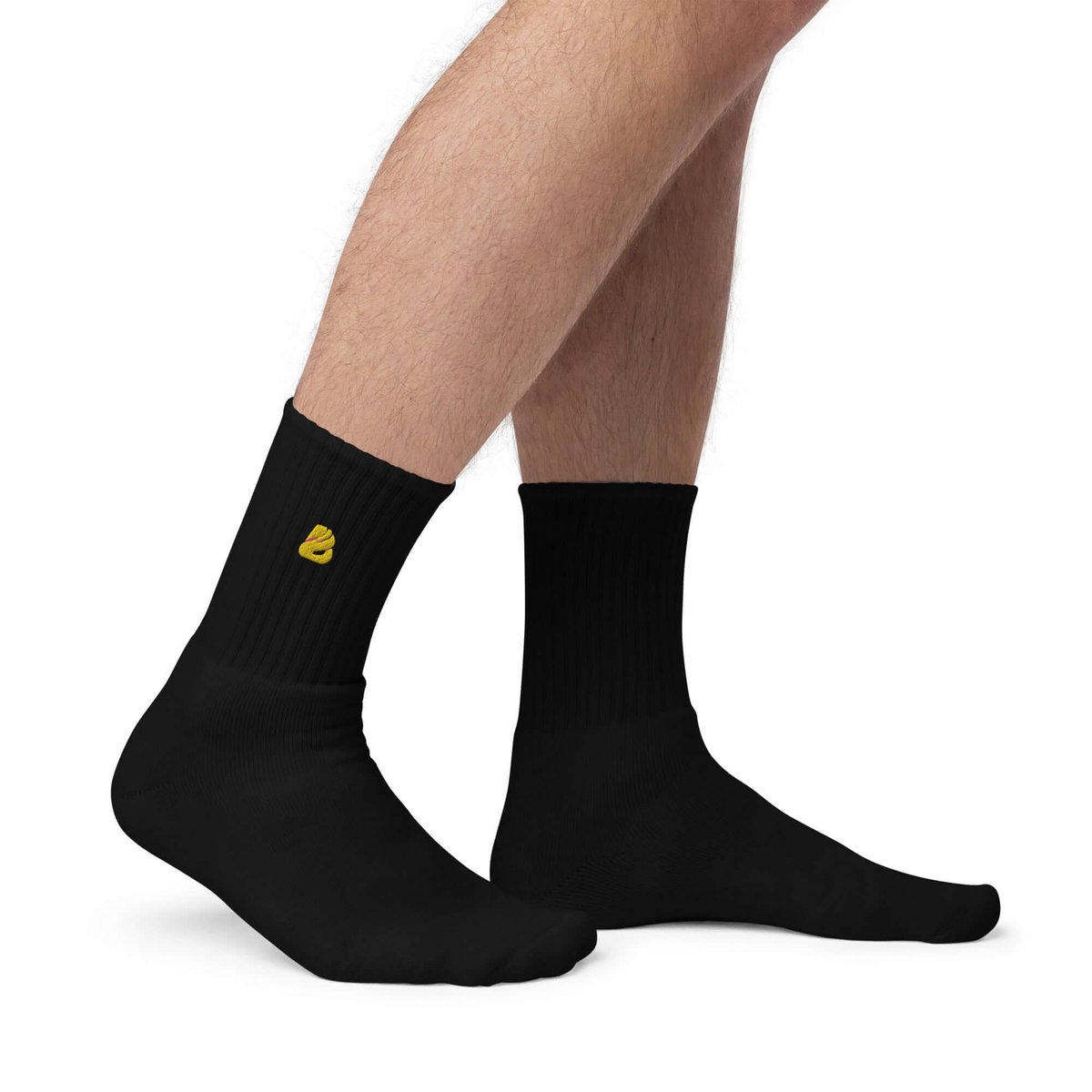 BONBOZZ_SHOP's tweet image. Sockenspiel auf neuem Level! Die Bestickten Socken N°0 bringen frischen Wind in deinen Look. Für 32,50 € holst du dir Style und ein sichtbares Statement. Bereit, deine Füße zu pimpen? #BONBOZZ #StatementSocks bonbozz.com/products/besti…