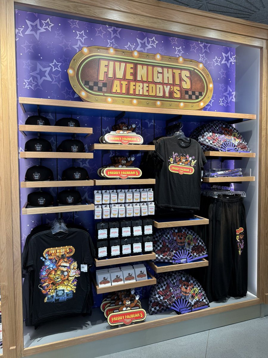 SpeculationMatt's tweet photo. The teams did a great job transforming the Universal Studios Store for @HorrorNightsORL #HHN34 #HHN https://t.co/HxyxfysYWJ