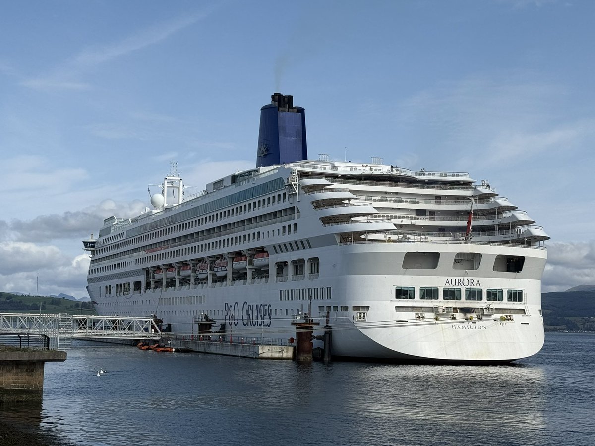 Almost perfect sky for <a href="/pandocruises/">P&O Cruises</a> Aurora tied up today in Greenock